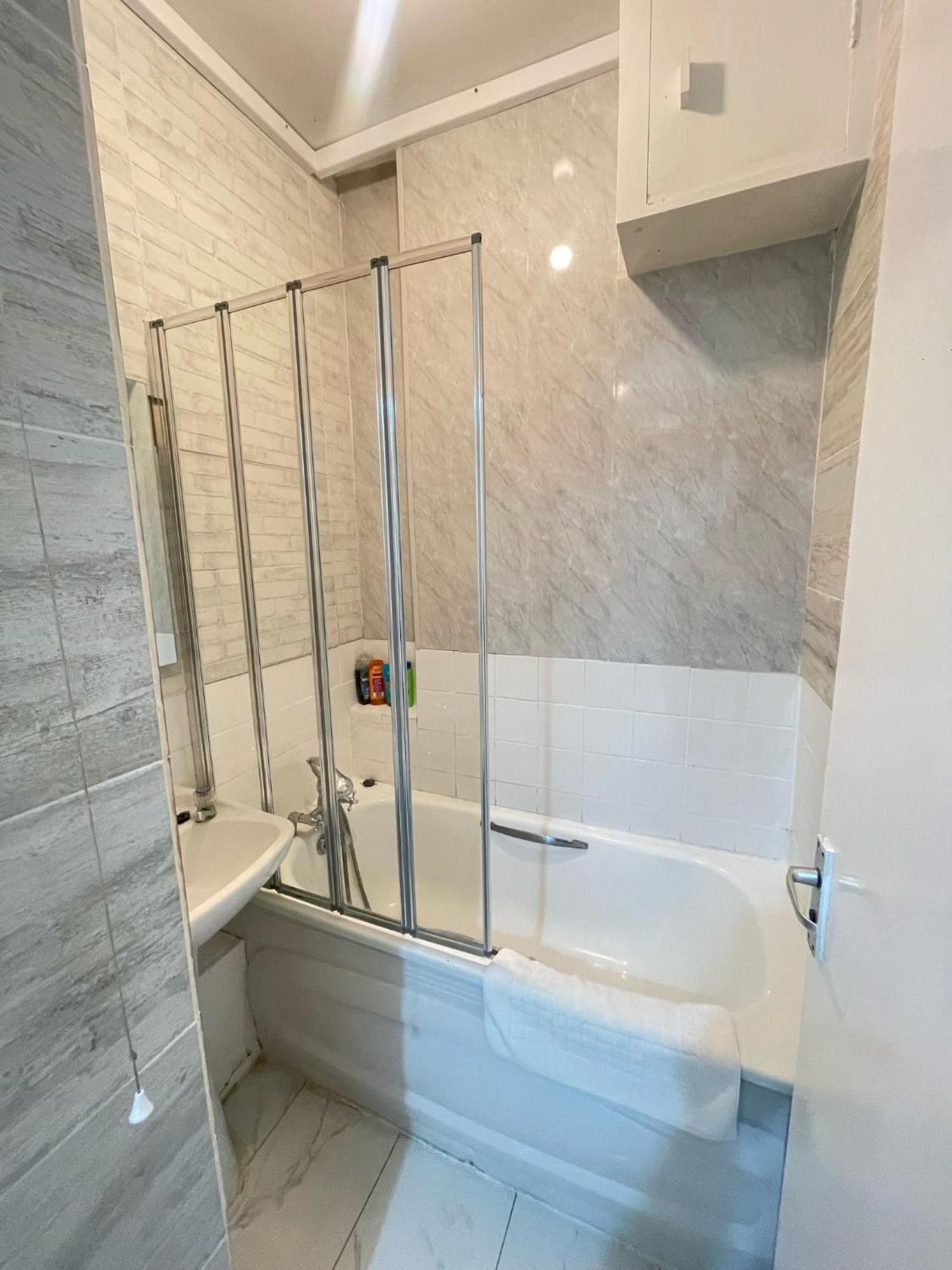 Lovely 2 Bed Flat 2 Floor Miles London Exterior photo