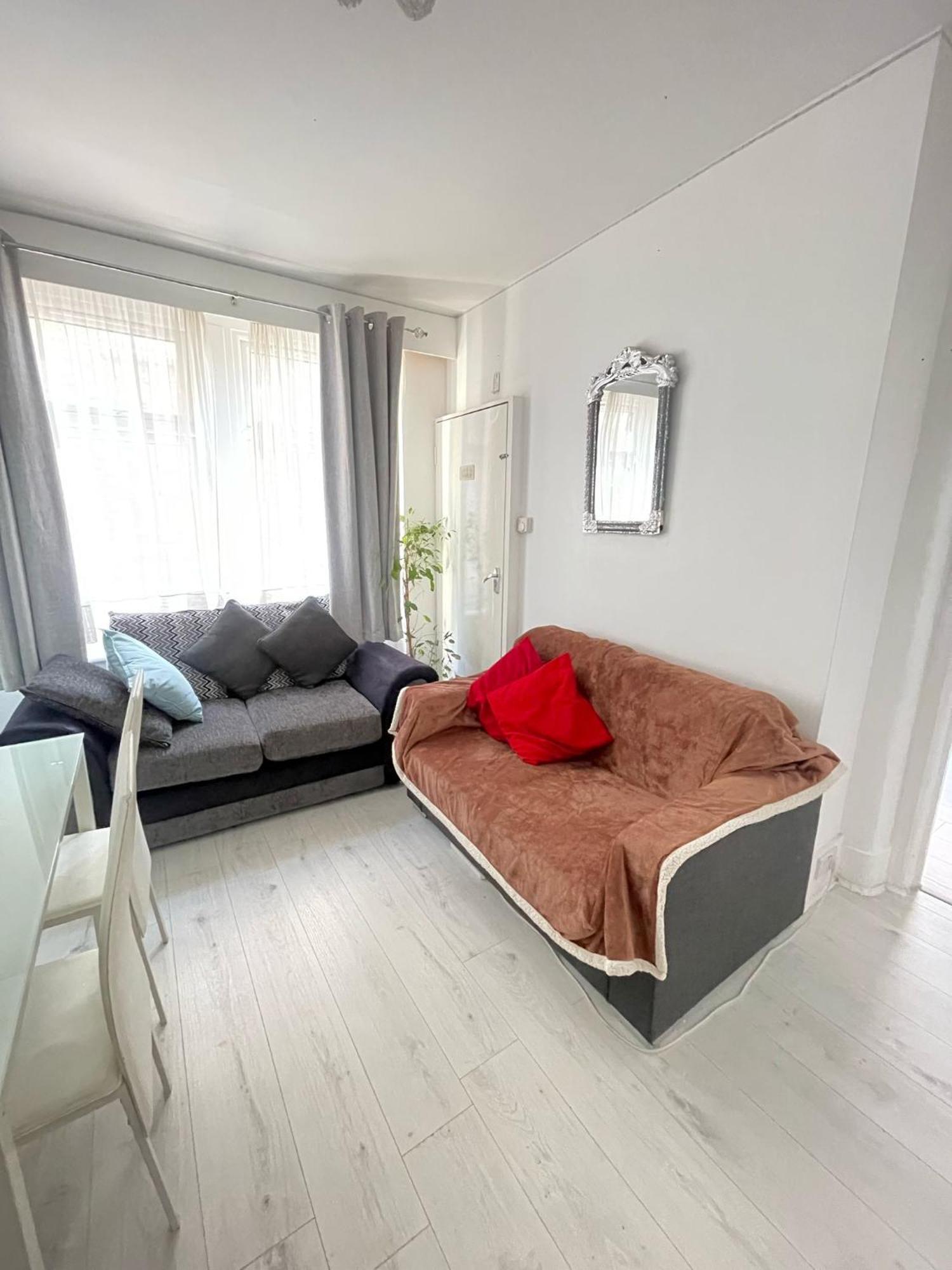 Lovely 2 Bed Flat 2 Floor Miles London Exterior photo