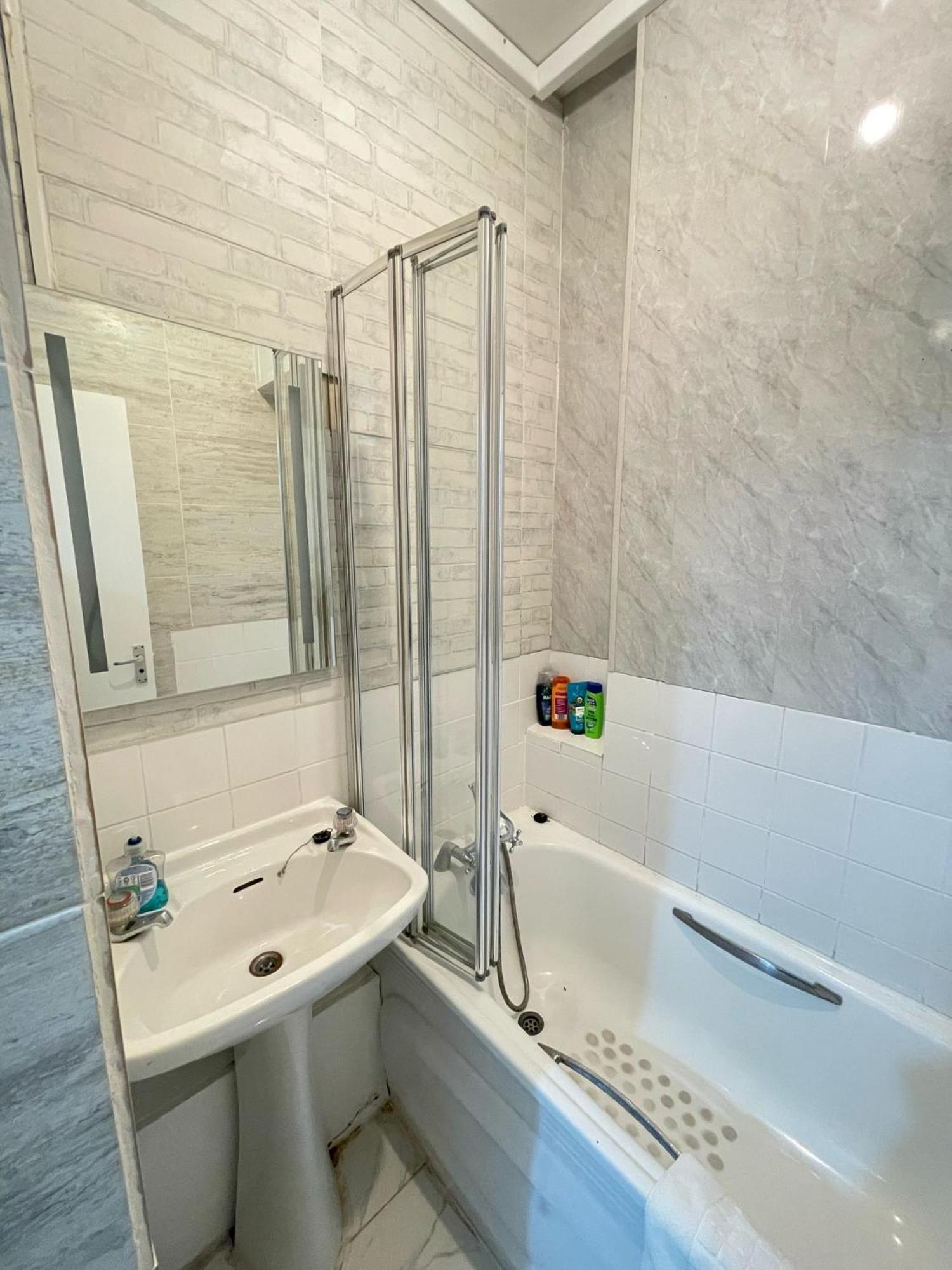 Lovely 2 Bed Flat 2 Floor Miles London Exterior photo